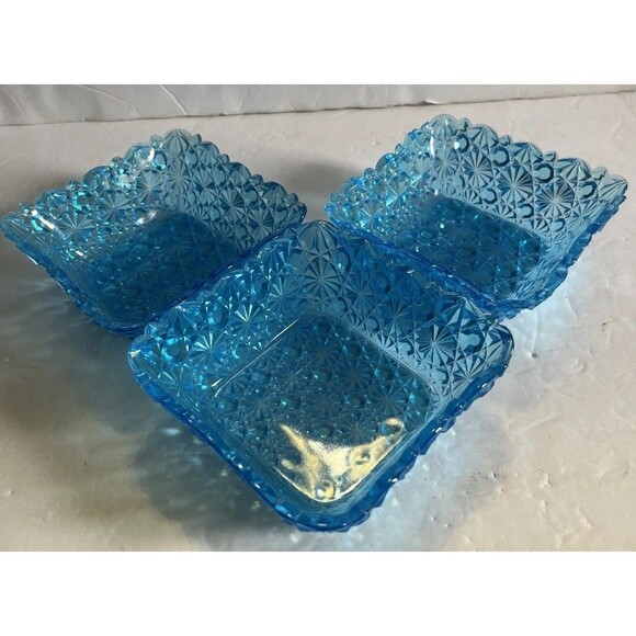 L.G. WRIGHT/FENTON BLUE DAISY & BUTTON SET OF 3 SQUARE BOWLS - Picture 6 of 8